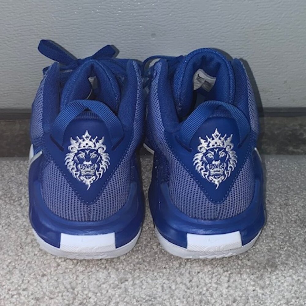 Lebron James Witness VII  Mens size 7